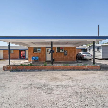 Oyo Hotel Luling Tx Downtown I-10/Us-90 Exterior photo